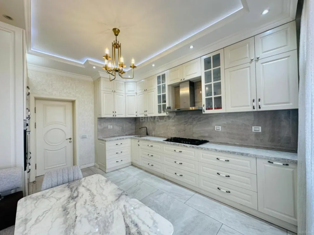 Kirayə verilir 4 otaqlı mənzil 180 m²