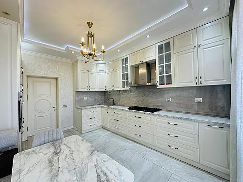 Kirayə verilir 4 otaqlı mənzil 180 m²