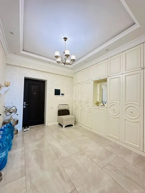 Kirayə verilir 4 otaqlı mənzil 180 m²