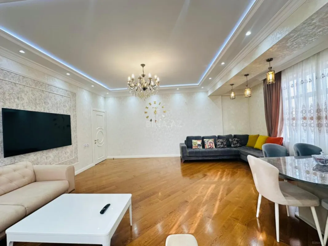 Kirayə verilir 4 otaqlı mənzil 180 m²