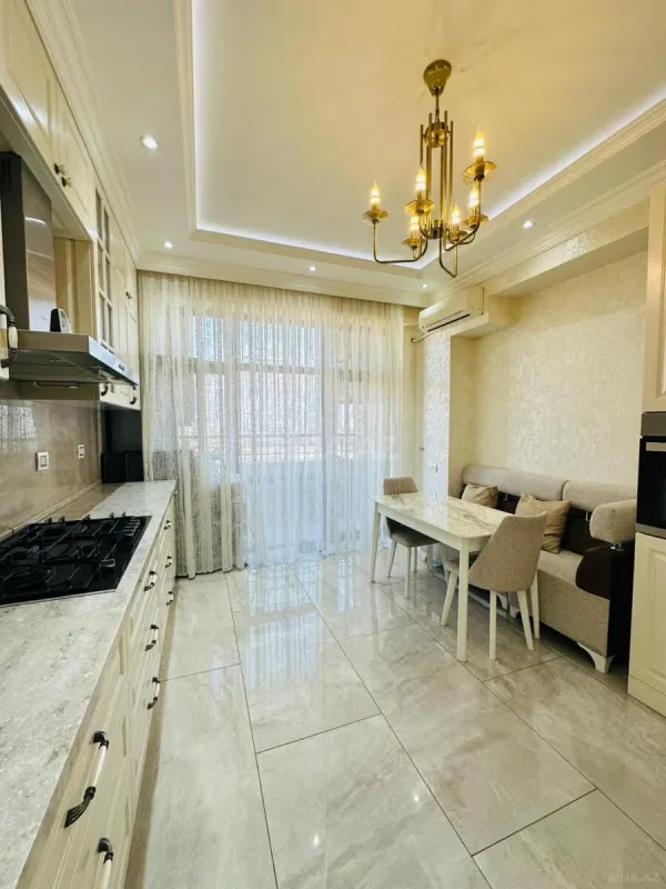 Kirayə verilir 4 otaqlı mənzil 180 m²