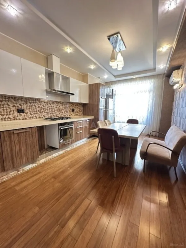 Satılır 3 otaqlı mənzil 128 m²