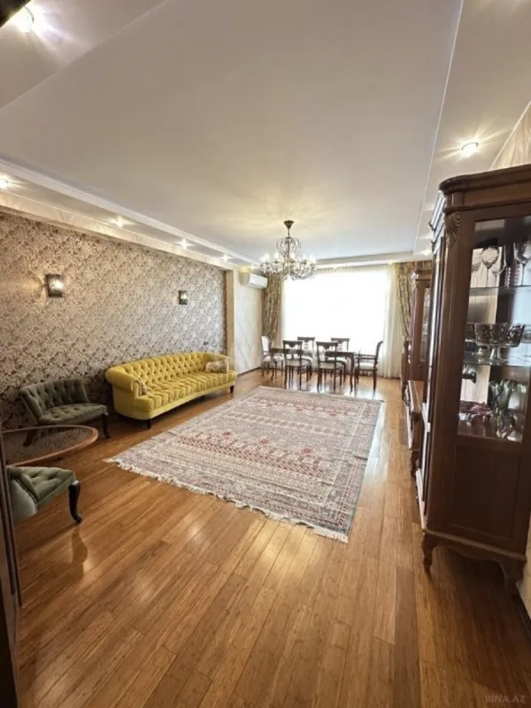 Satılır 3 otaqlı mənzil 128 m²