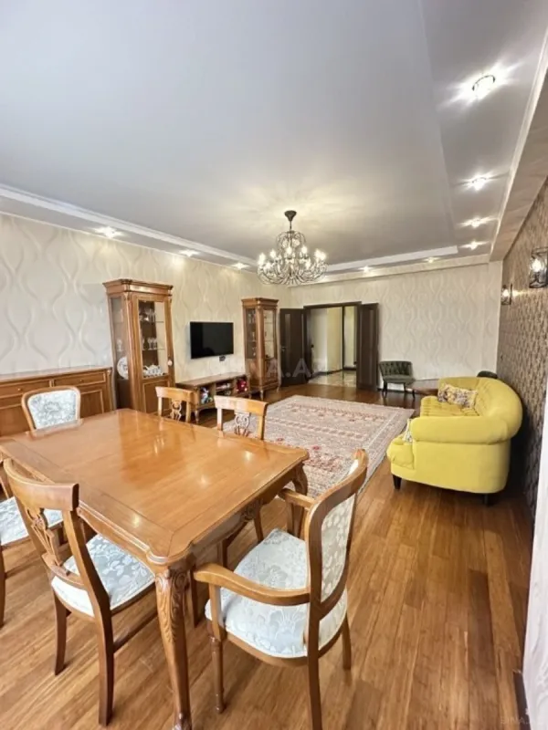 Satılır 3 otaqlı mənzil 128 m²