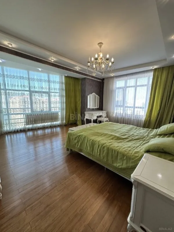 Satılır 3 otaqlı mənzil 128 m²