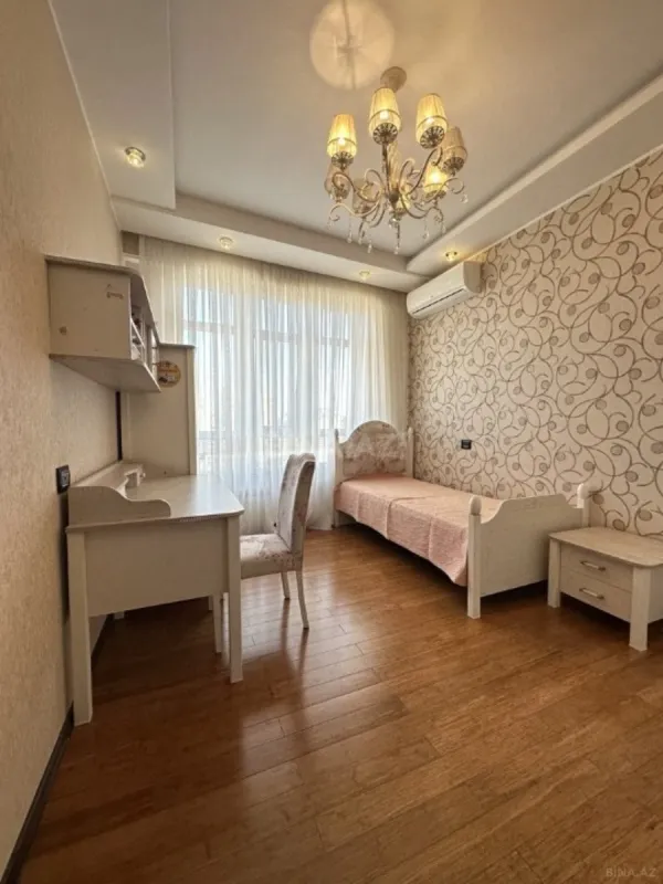 Satılır 3 otaqlı mənzil 128 m²