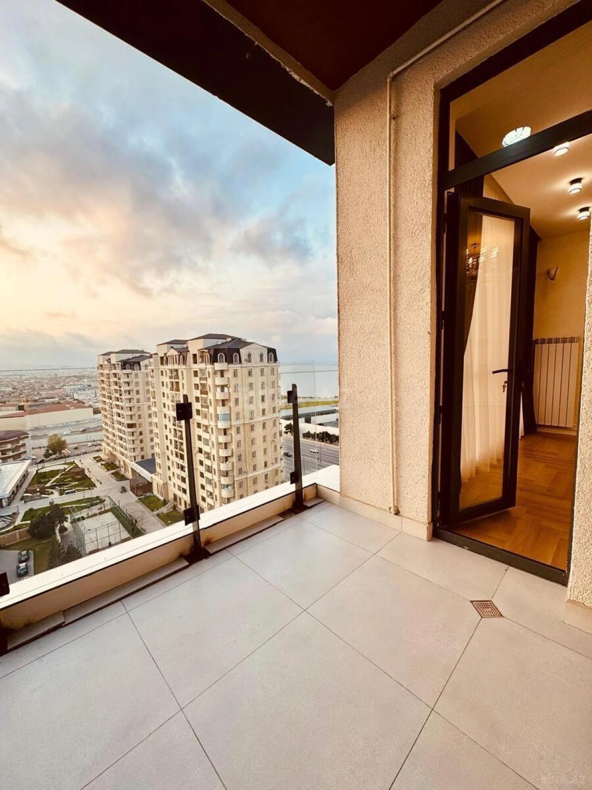 Satılır 2 otaqlı mənzil 62 m²