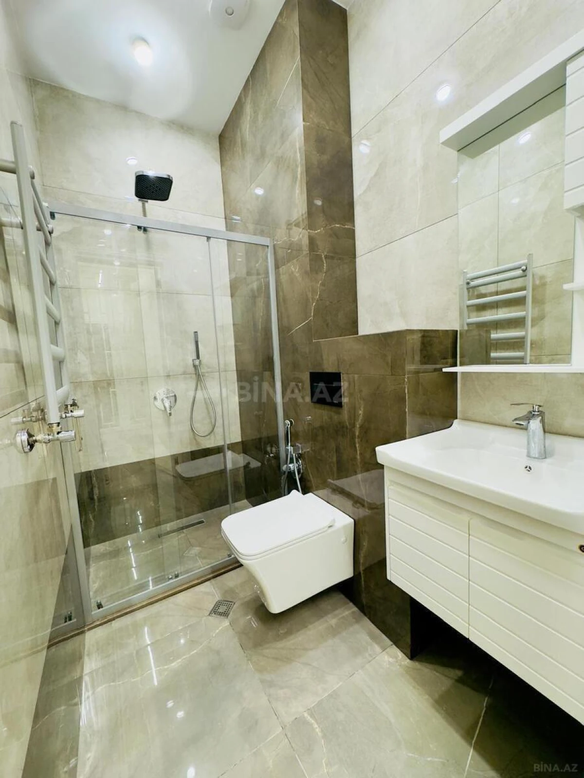 Satılır 2 otaqlı mənzil 62 m²