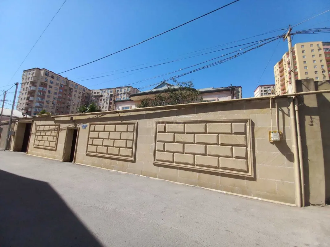 Satılır 7 otaqlı həyət evi 375 m²