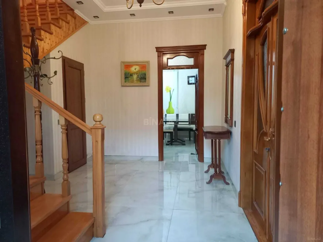 Satılır 7 otaqlı həyət evi 375 m²