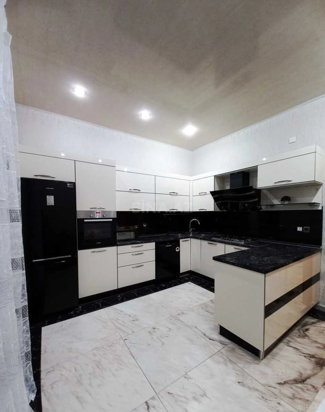 Satılır 7 otaqlı həyət evi 375 m²