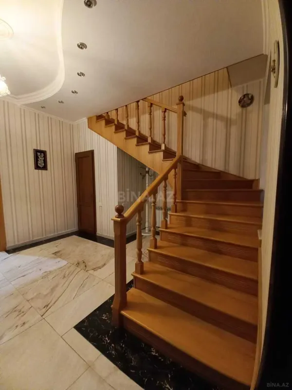 Satılır 7 otaqlı həyət evi 375 m²