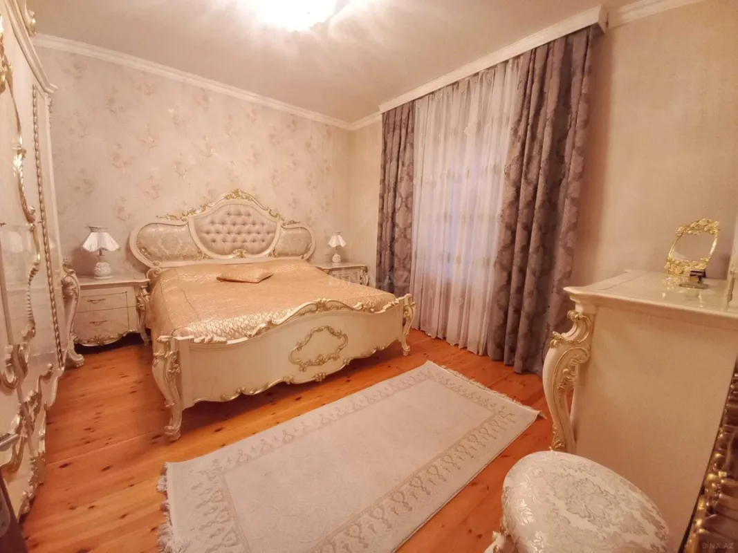 Satılır 7 otaqlı həyət evi 375 m²