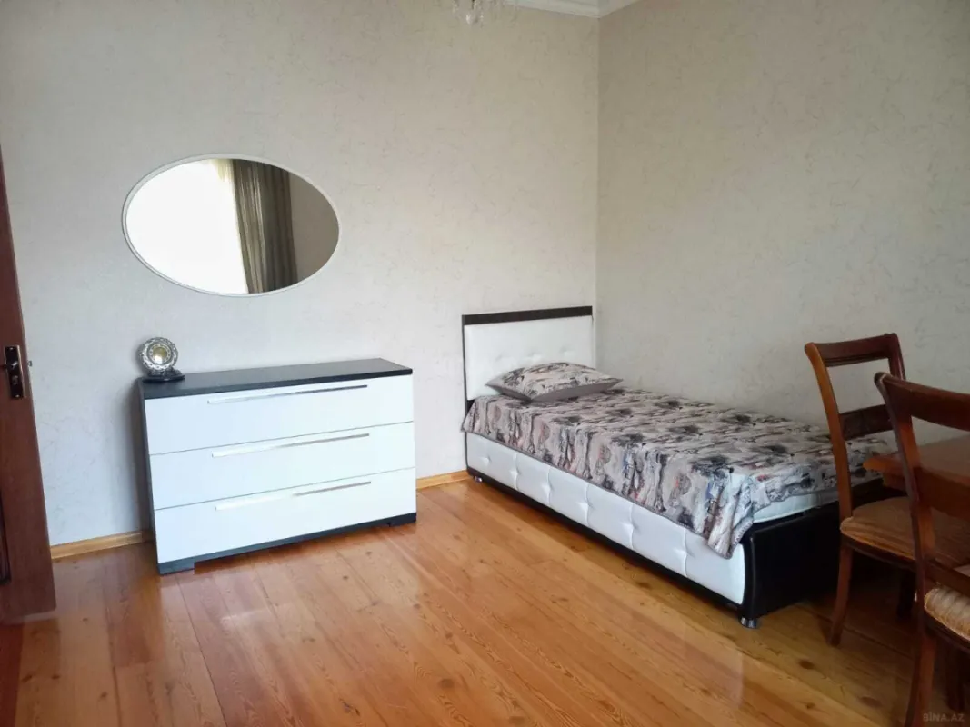 Satılır 7 otaqlı həyət evi 375 m²