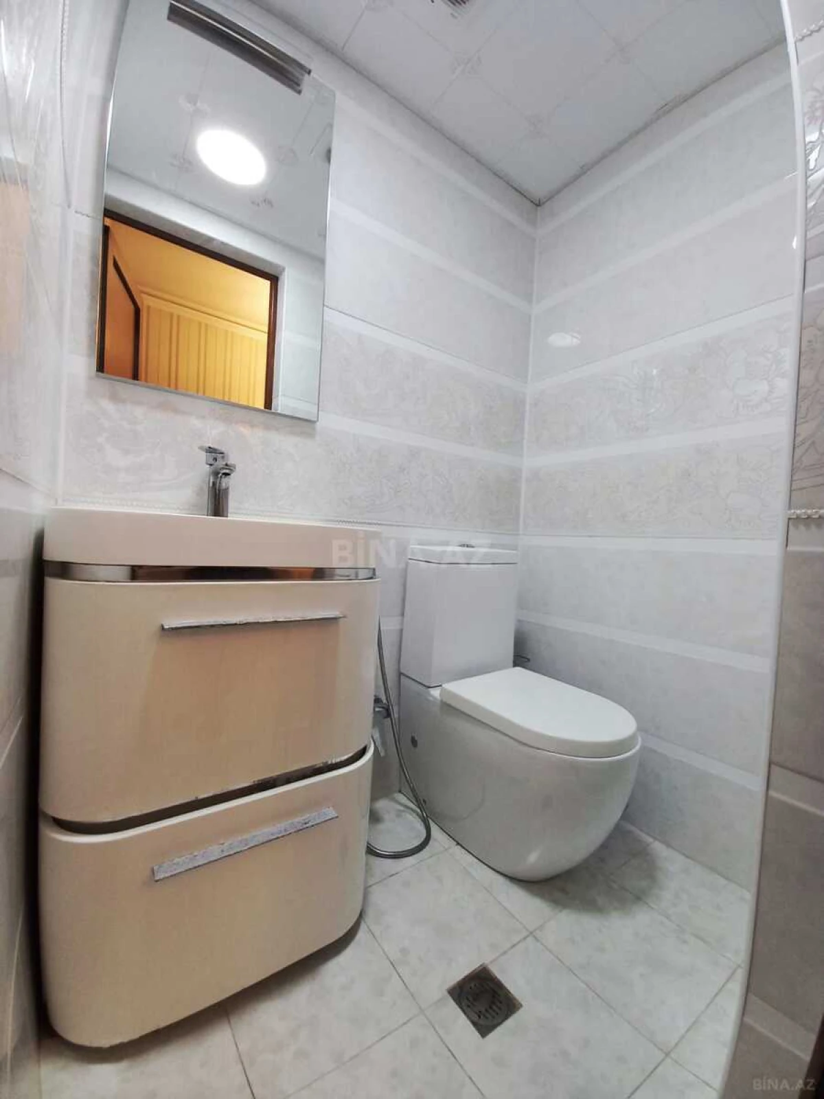Satılır 7 otaqlı həyət evi 375 m²