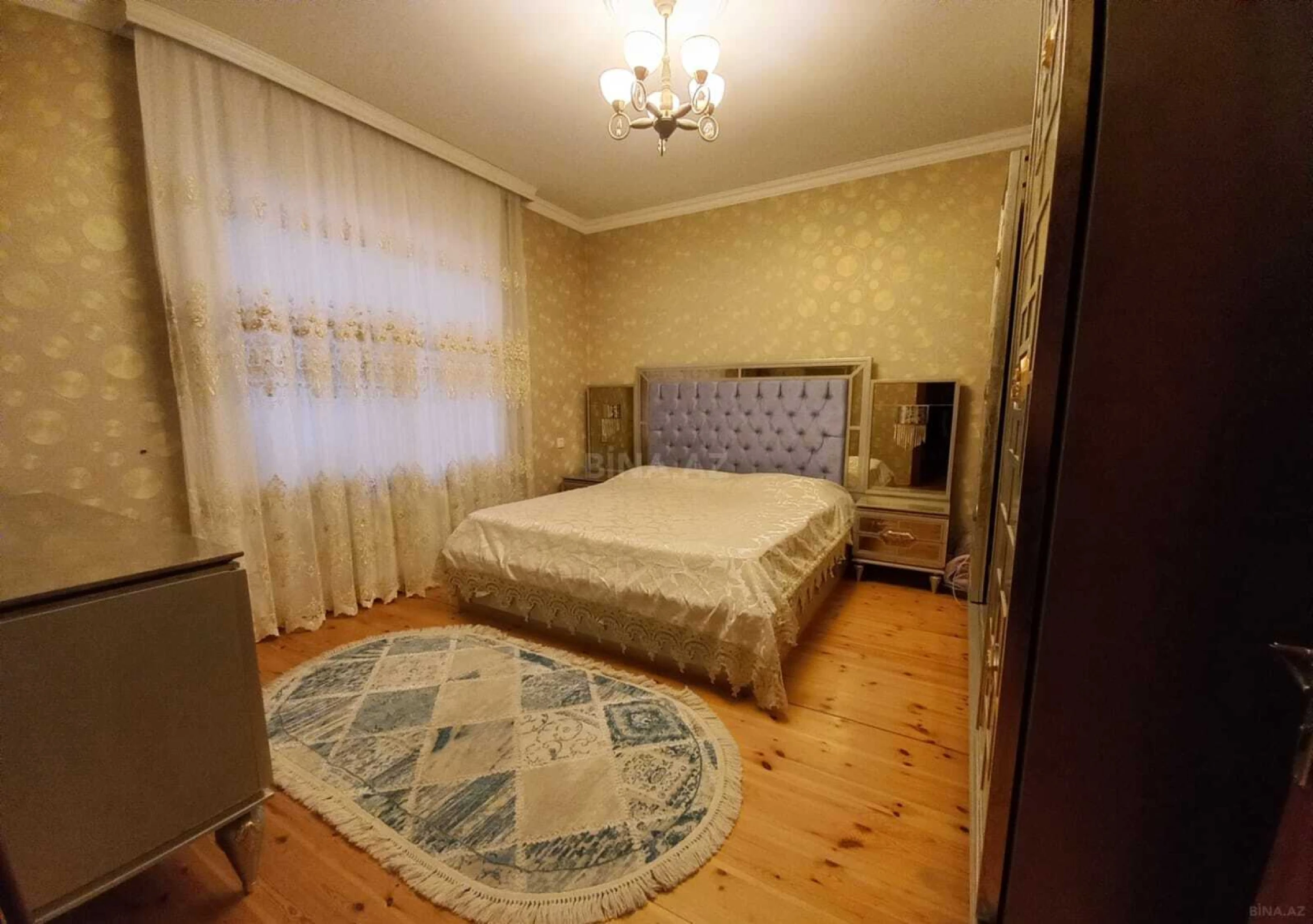 Satılır 7 otaqlı həyət evi 375 m²