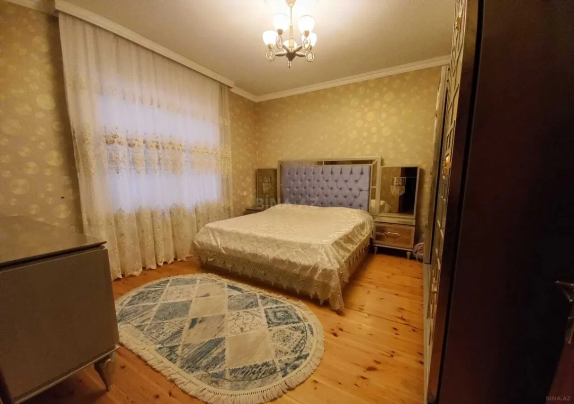 Satılır 7 otaqlı həyət evi 375 m²