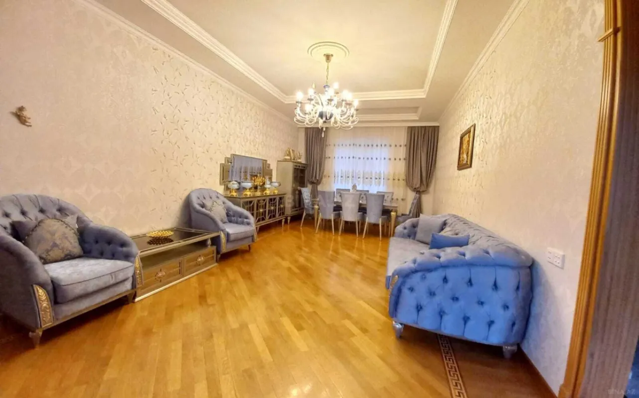 Satılır 7 otaqlı həyət evi 375 m²