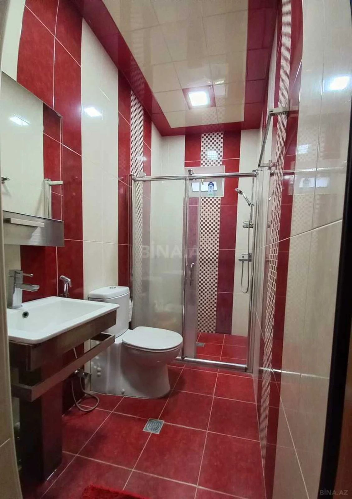 Satılır 7 otaqlı həyət evi 375 m²