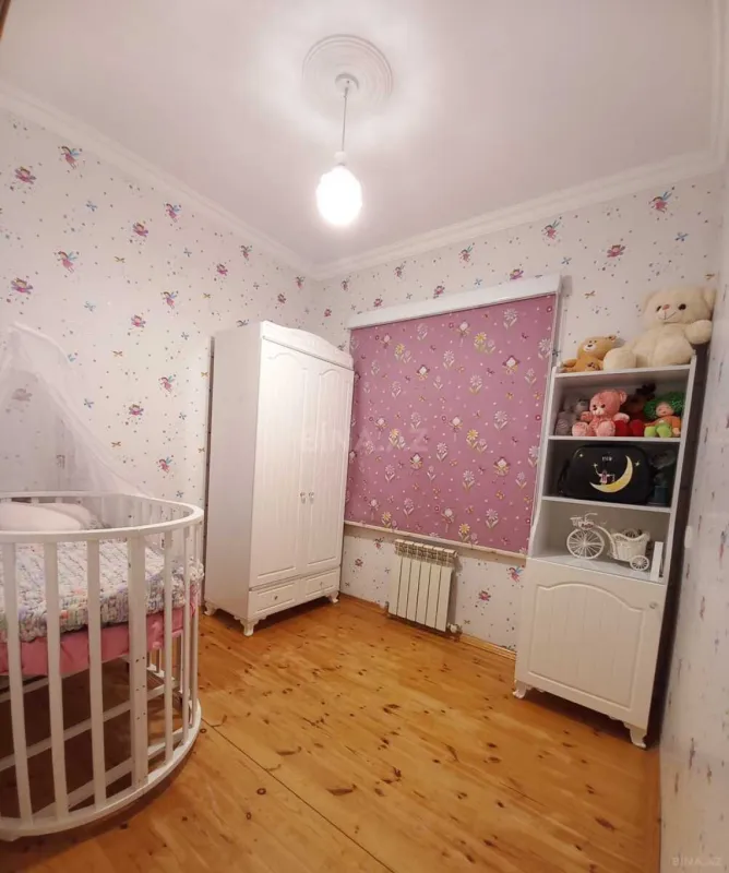 Satılır 7 otaqlı həyət evi 375 m²