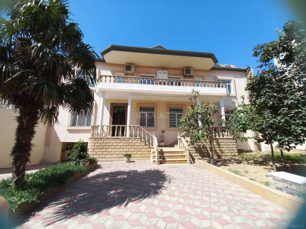 Satılır 7 otaqlı həyət evi 375 m²