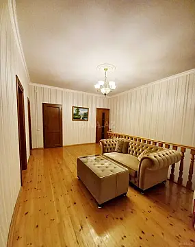 Satılır 7 otaqlı həyət evi 375 m²