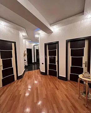 Satılır 3 otaqlı mənzil 132 m²
