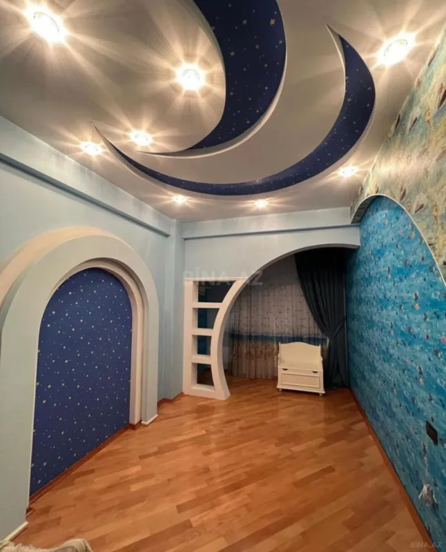 Satılır 3 otaqlı mənzil 132 m²