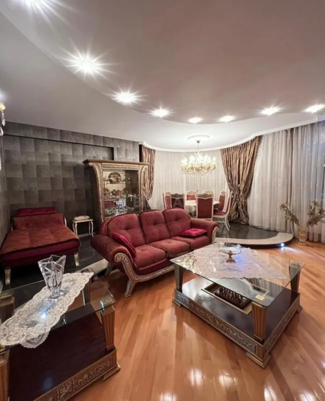 Satılır 3 otaqlı mənzil 132 m²