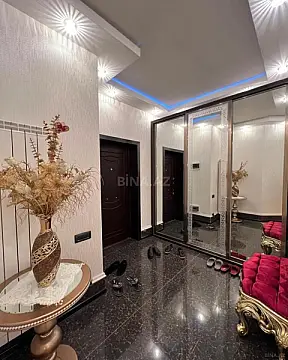 Satılır 3 otaqlı mənzil 132 m²