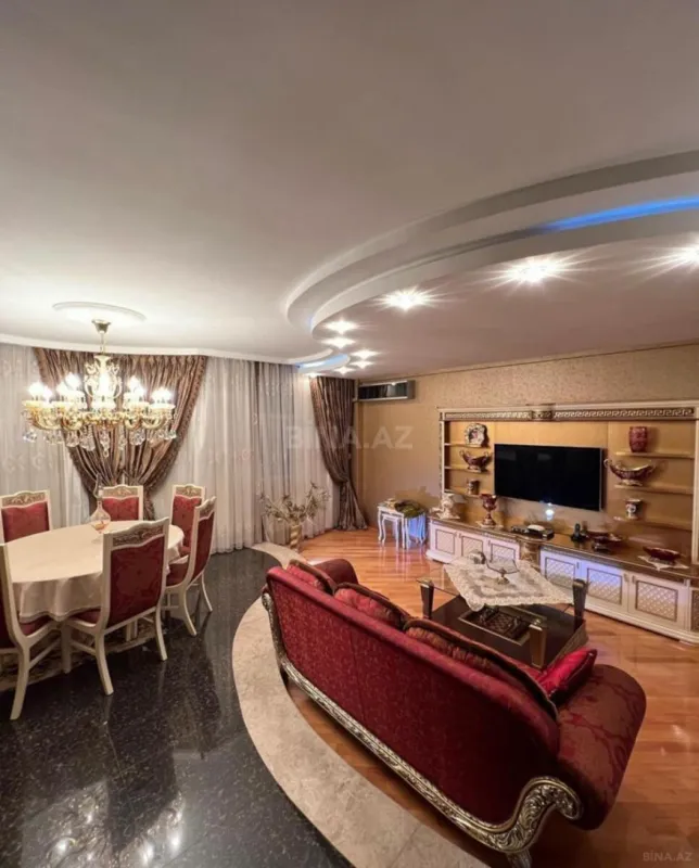 Satılır 3 otaqlı mənzil 132 m²