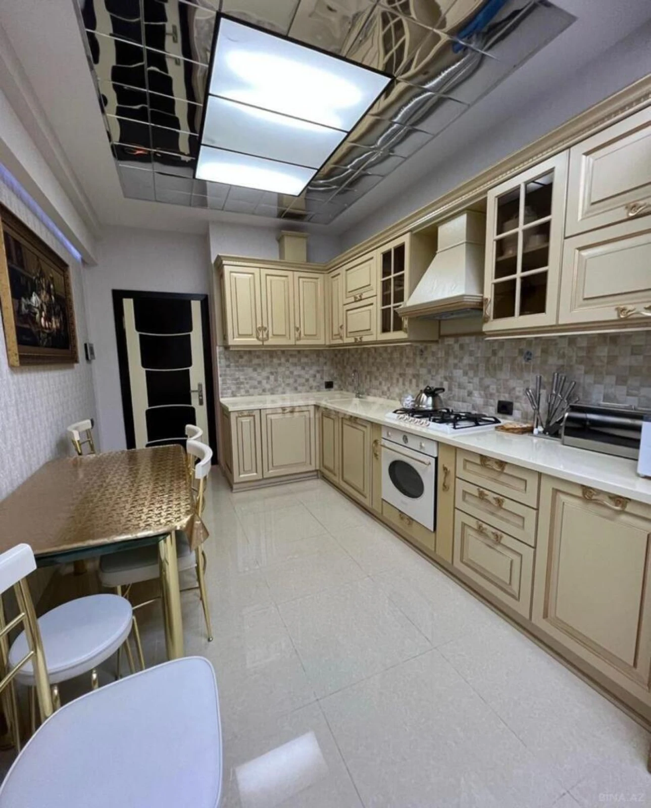 Satılır 3 otaqlı mənzil 132 m²