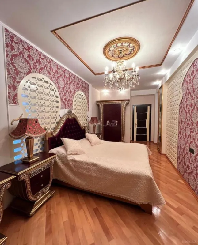 Satılır 3 otaqlı mənzil 132 m²