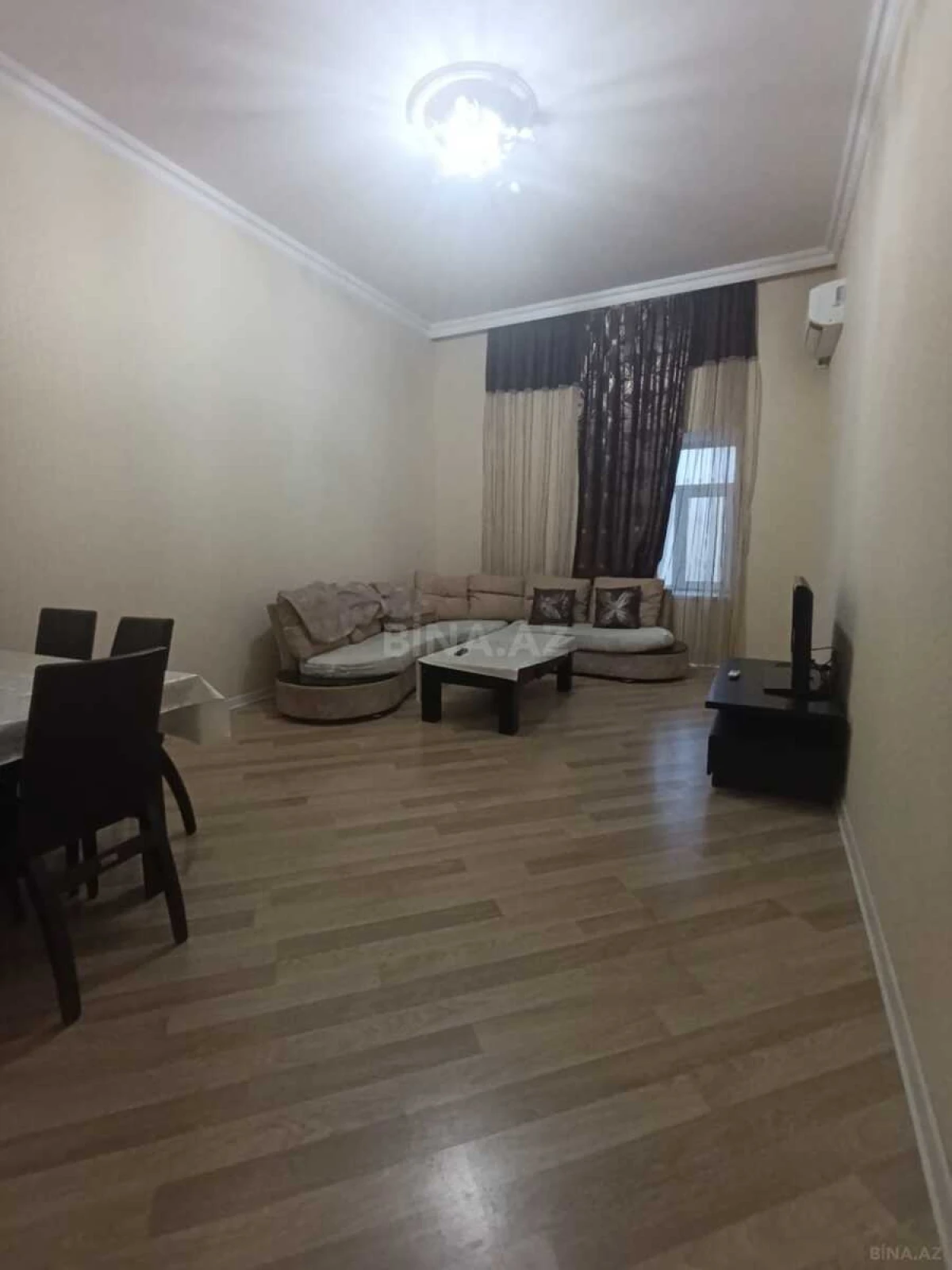 Satılır 4 otaqlı mənzil 140 m²