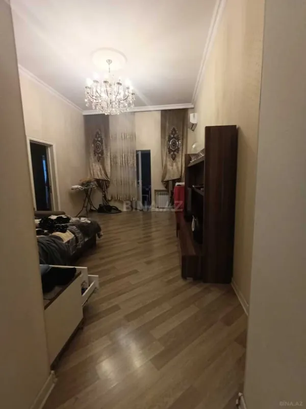 Satılır 4 otaqlı mənzil 140 m²