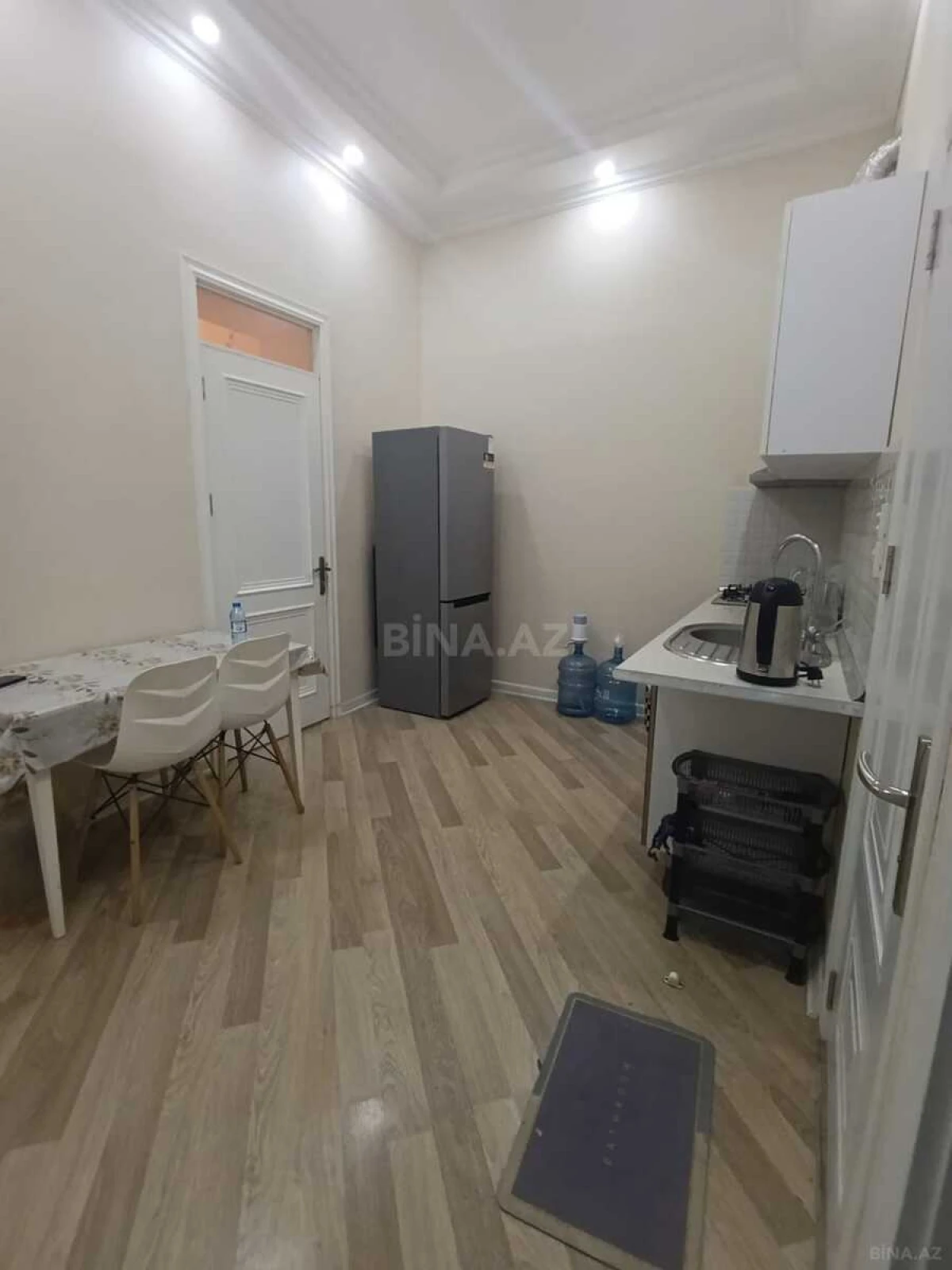 Satılır 4 otaqlı mənzil 140 m²
