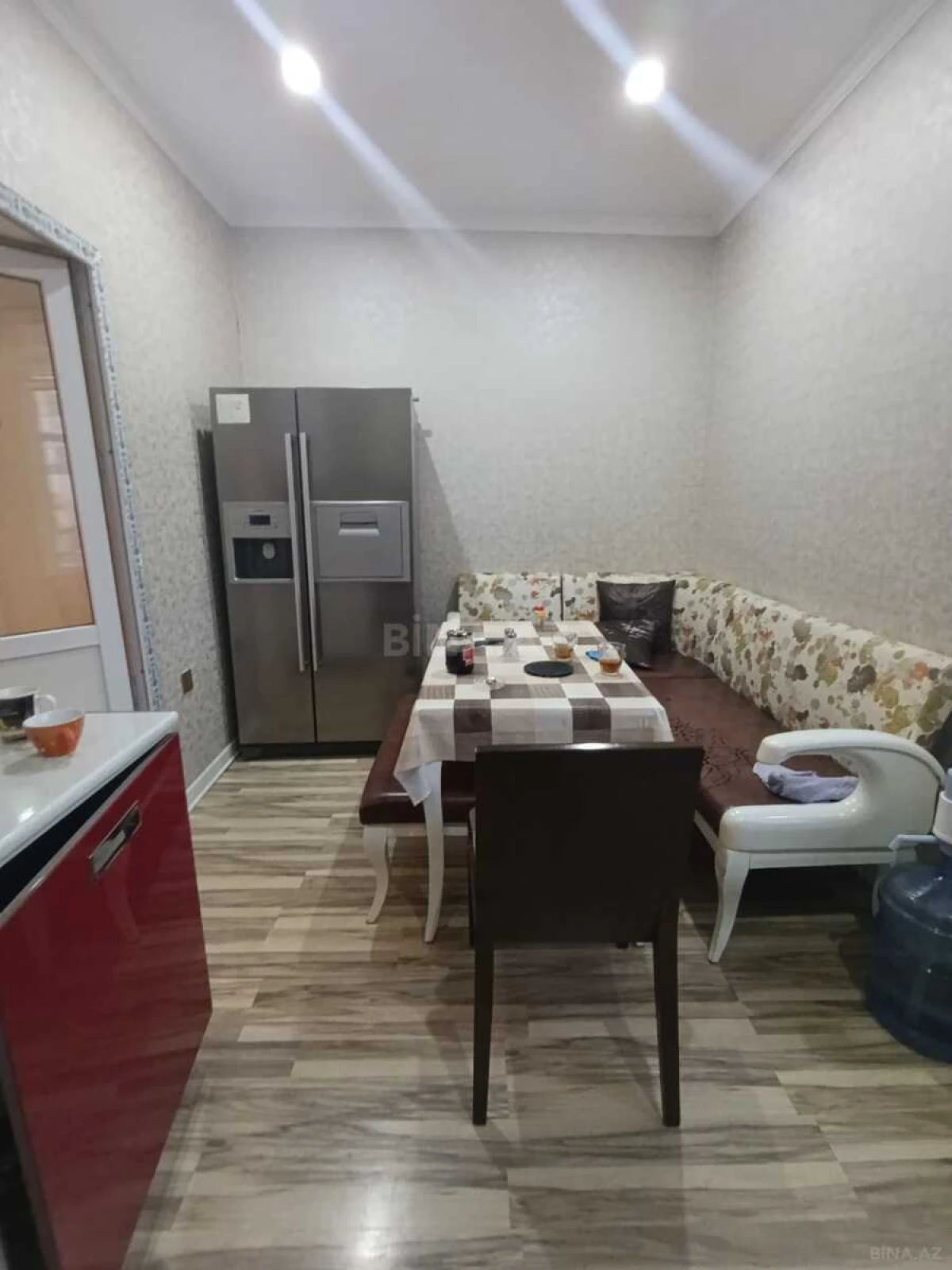Satılır 4 otaqlı mənzil 140 m²