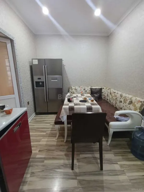 Satılır 4 otaqlı mənzil 140 m²