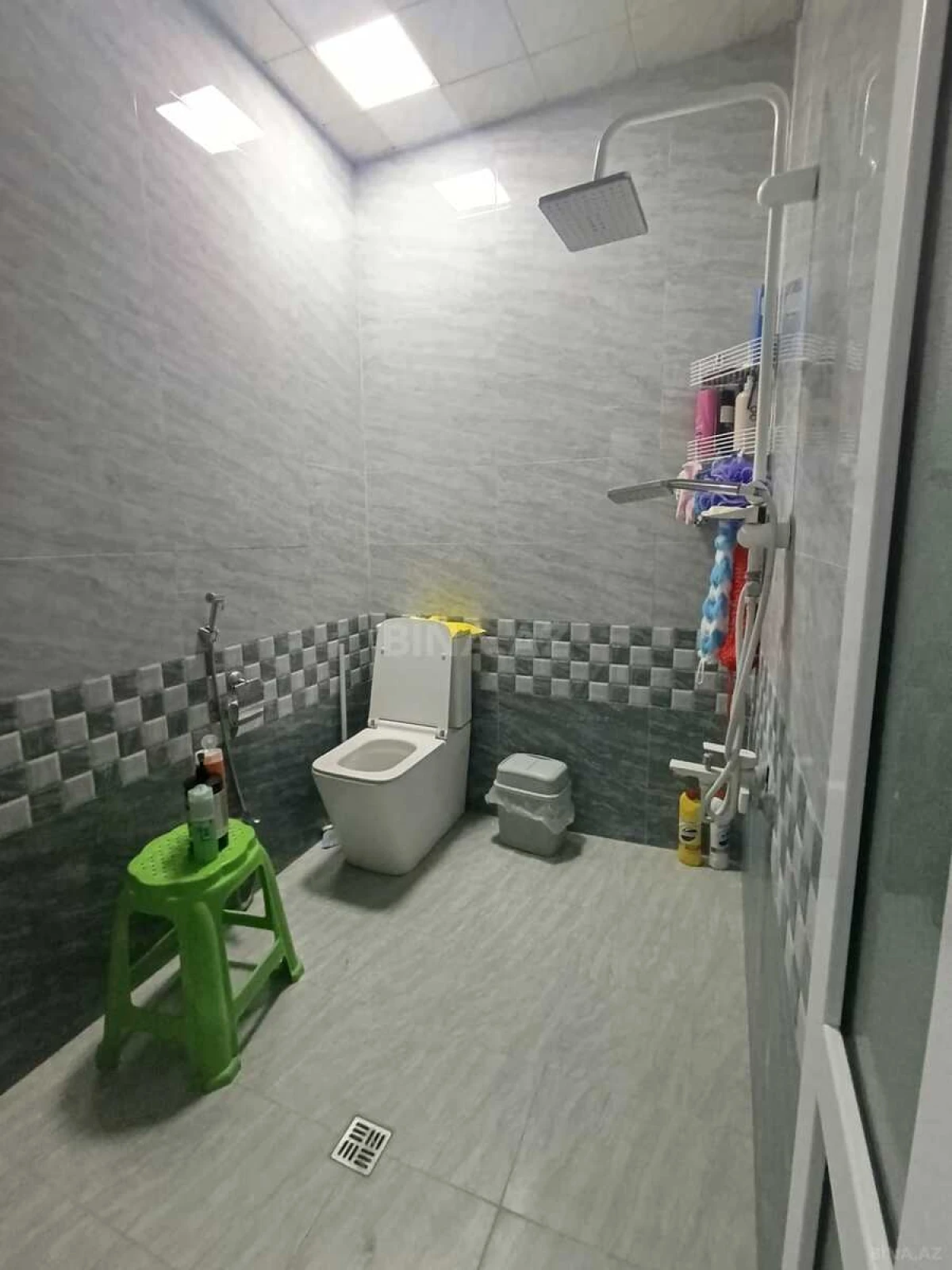 Satılır 4 otaqlı mənzil 140 m²