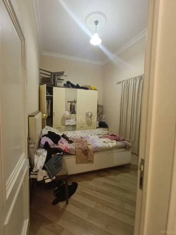 Satılır 4 otaqlı mənzil 140 m²