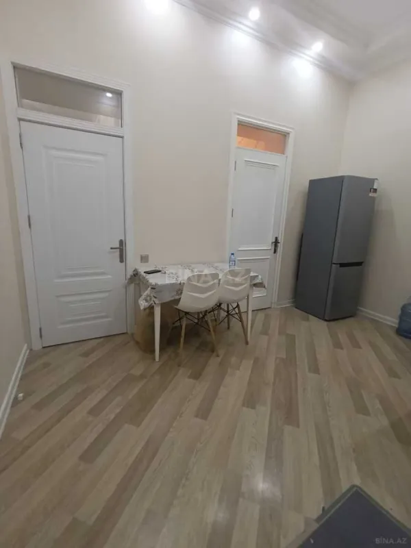 Satılır 4 otaqlı mənzil 140 m²