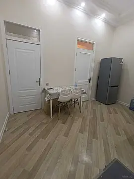 Satılır 4 otaqlı mənzil 140 m²