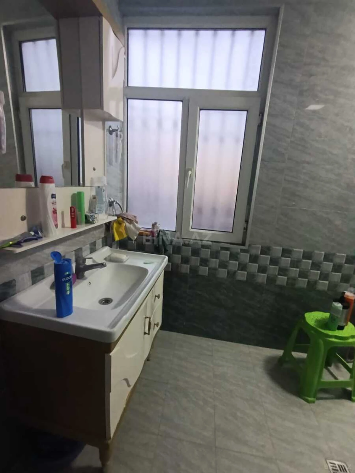 Satılır 4 otaqlı mənzil 140 m²