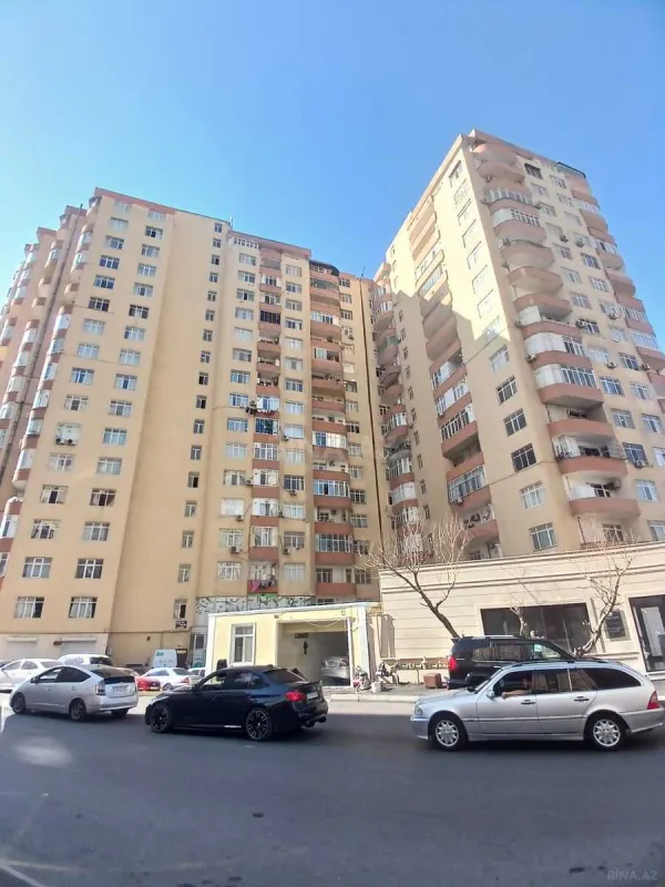 Satılır 2 otaqlı mənzil 82 m²