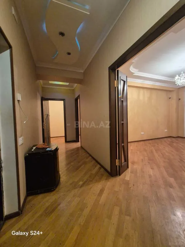 Satılır 2 otaqlı mənzil 82 m²