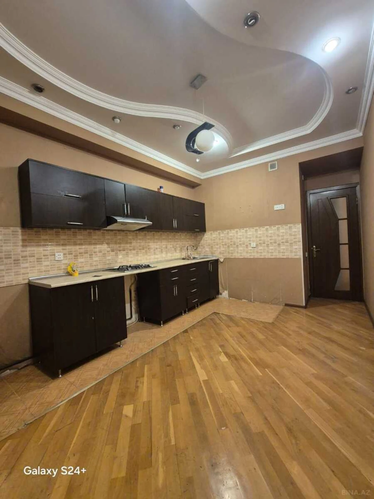 Satılır 2 otaqlı mənzil 82 m²