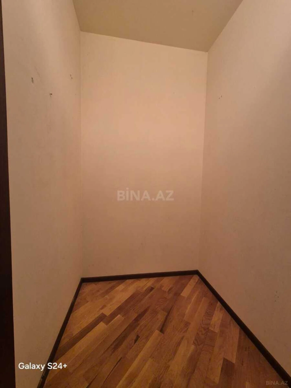 Satılır 2 otaqlı mənzil 82 m²