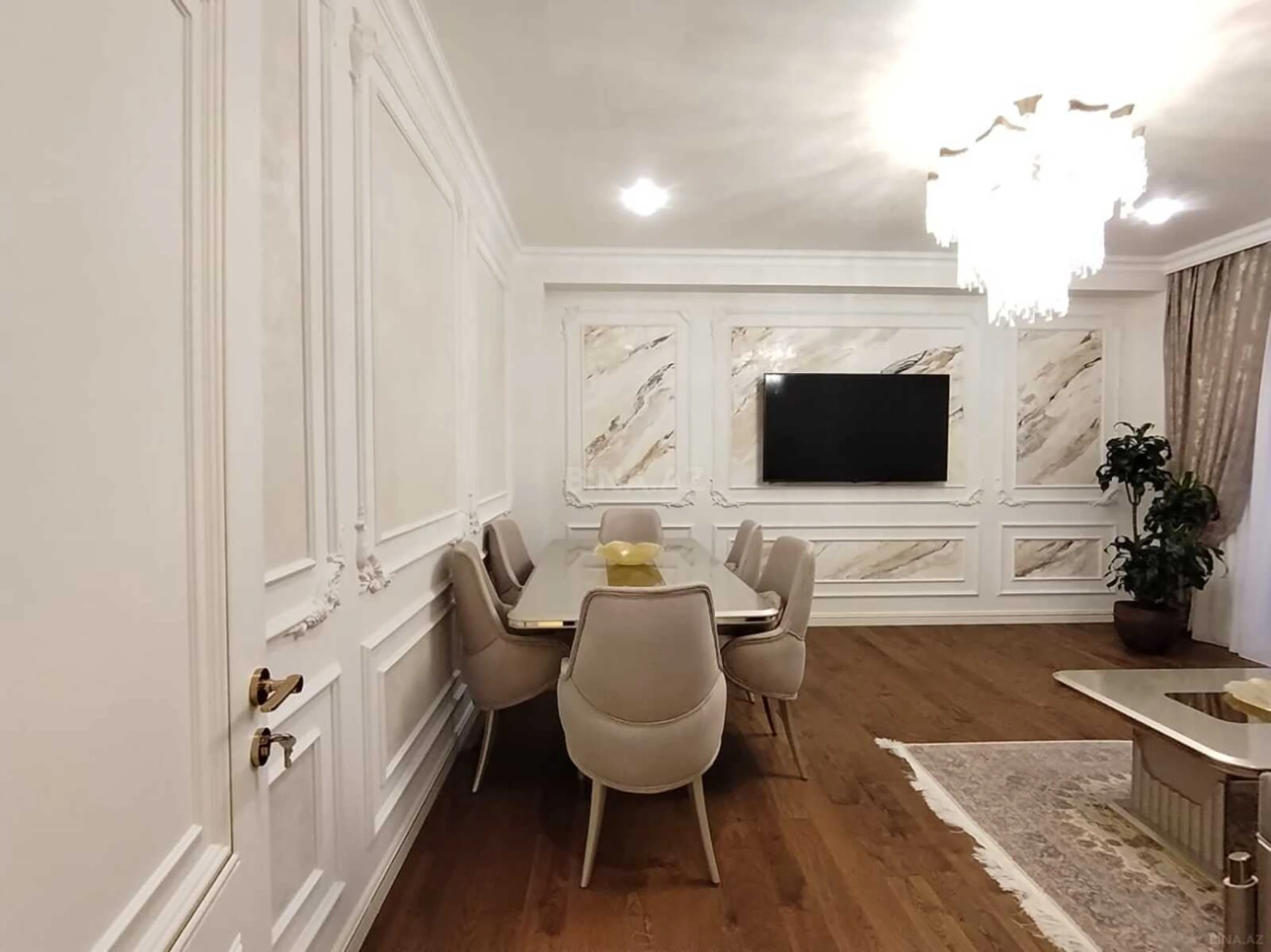 Satılır 4 otaqlı mənzil 160 m²