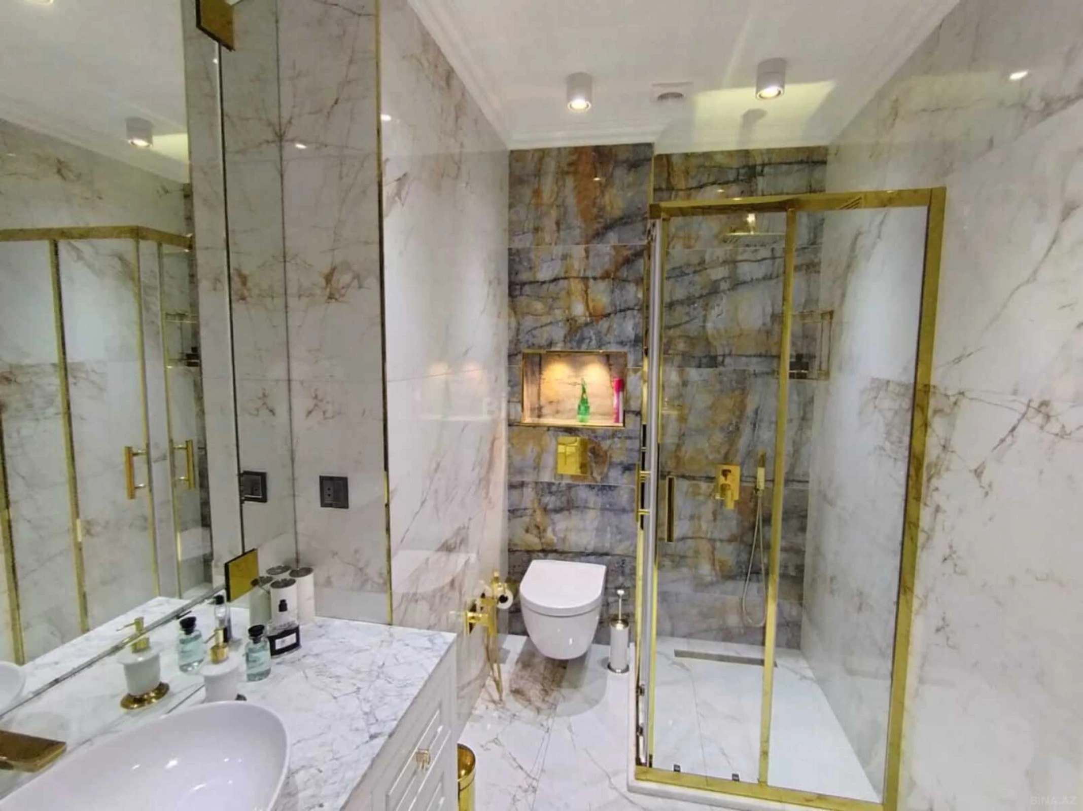 Satılır 4 otaqlı mənzil 160 m²