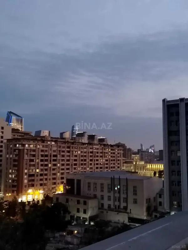 Satılır 4 otaqlı mənzil 160 m²